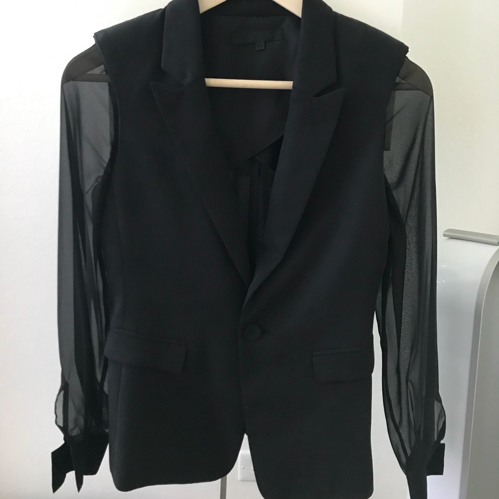 ❗️SOLD ❗️IZZUE sheer sleeves blazer